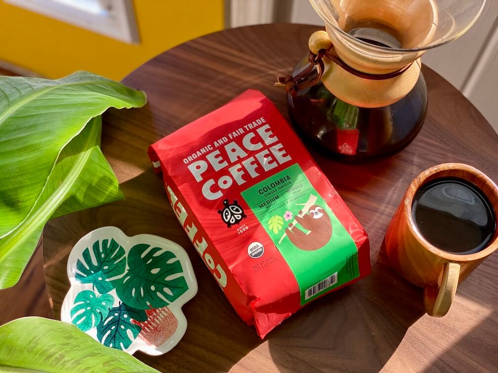 Chemex-Brew-Organic-Colombian-Coffee-Beans Bag of Colombia Single Origin with a Chemex